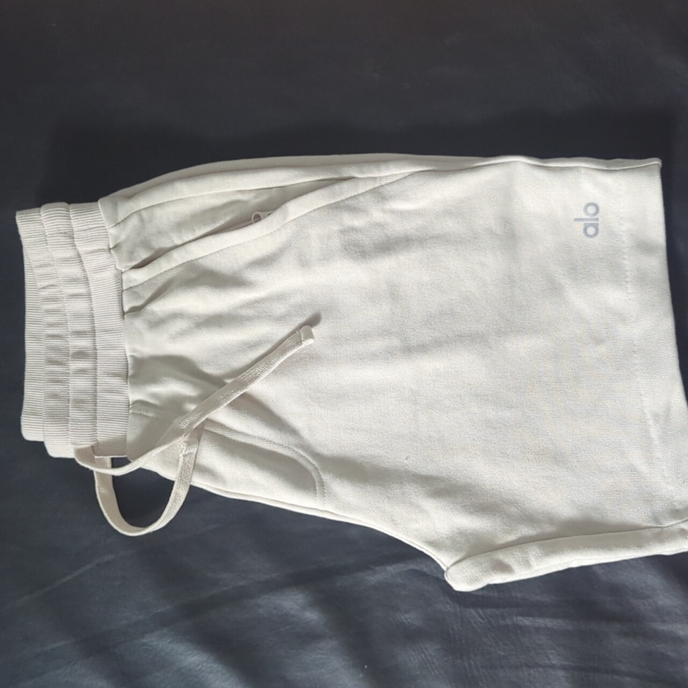 Alo Chill short